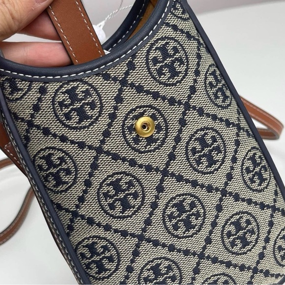 Tory Burch Navy and Cream Patterned Crossbody Bag - Picture 7 of 9